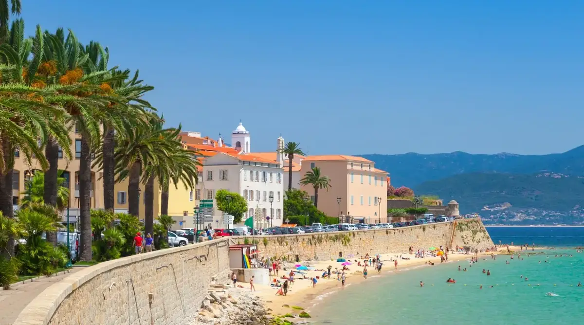 Ajaccio waterkant en strand op de Golf van Ajaccio