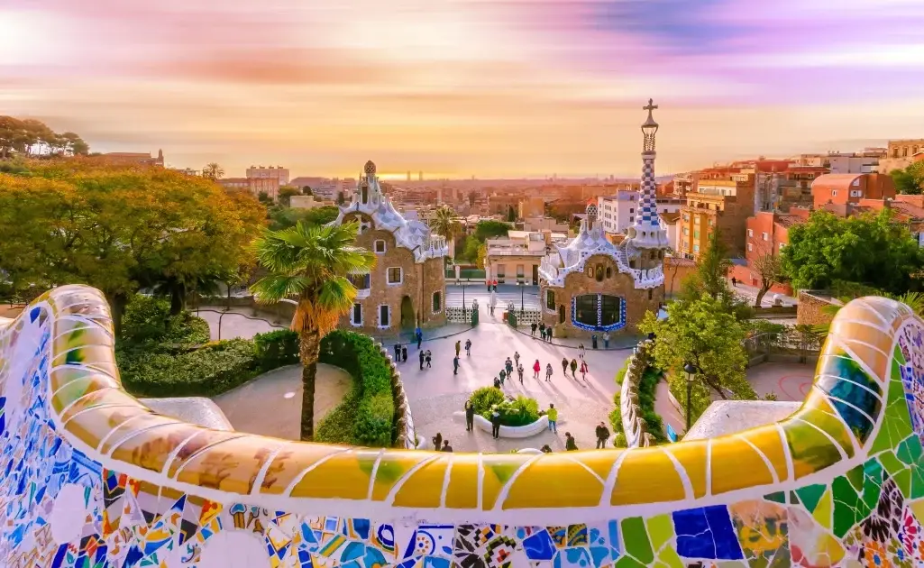 Barcelona skyline en mediterrane waterkant in Catalonië