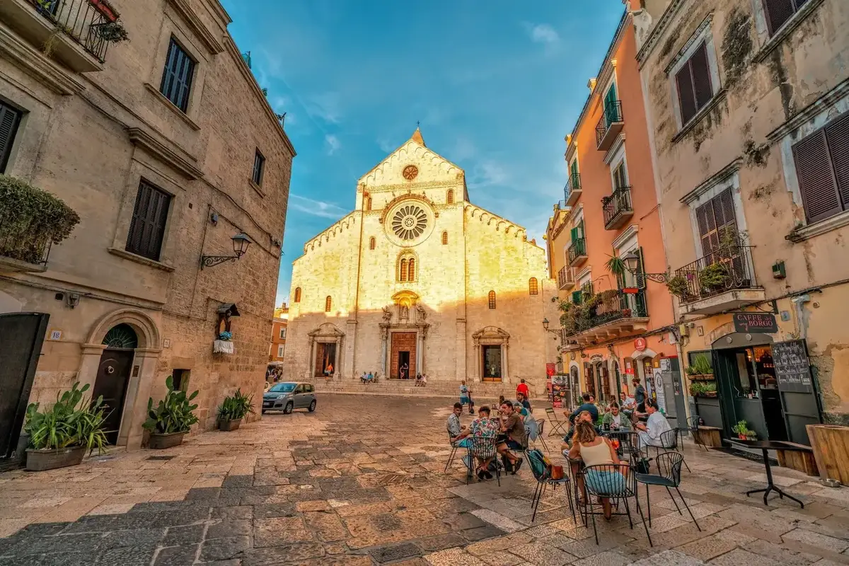 Oude stad en Adriatische waterkant van Bari in Apulië, Italië