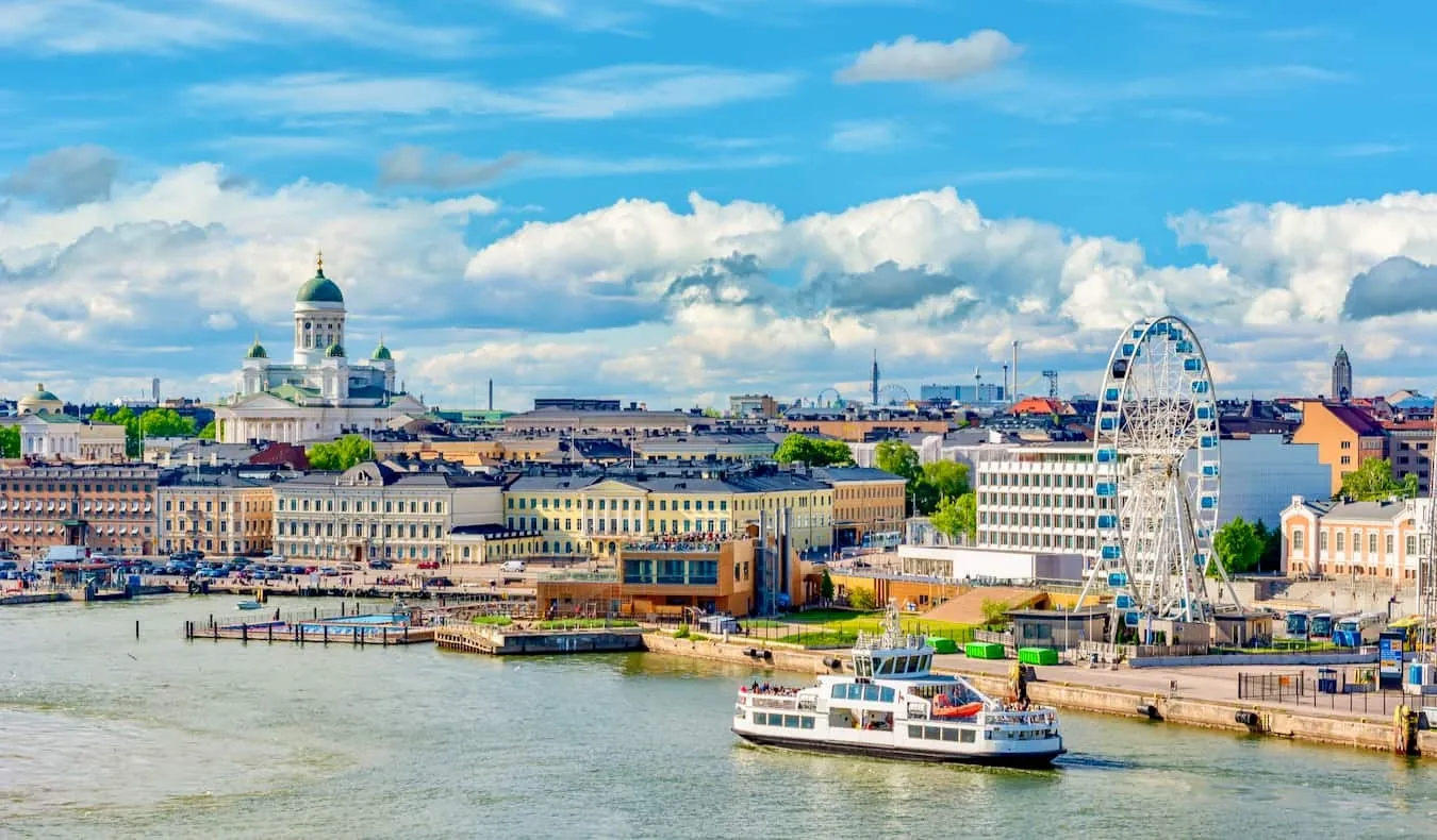 Helsinki waterkant, kathedraal en Oostzeehaven in Finland