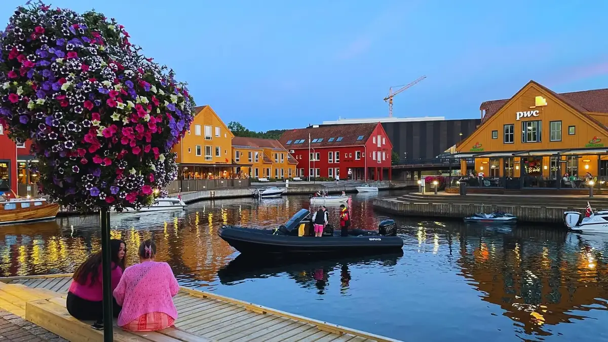 Kristiansand waterkant, haven en kleurrijke stadscentrum in zuidelijke Noorwegen