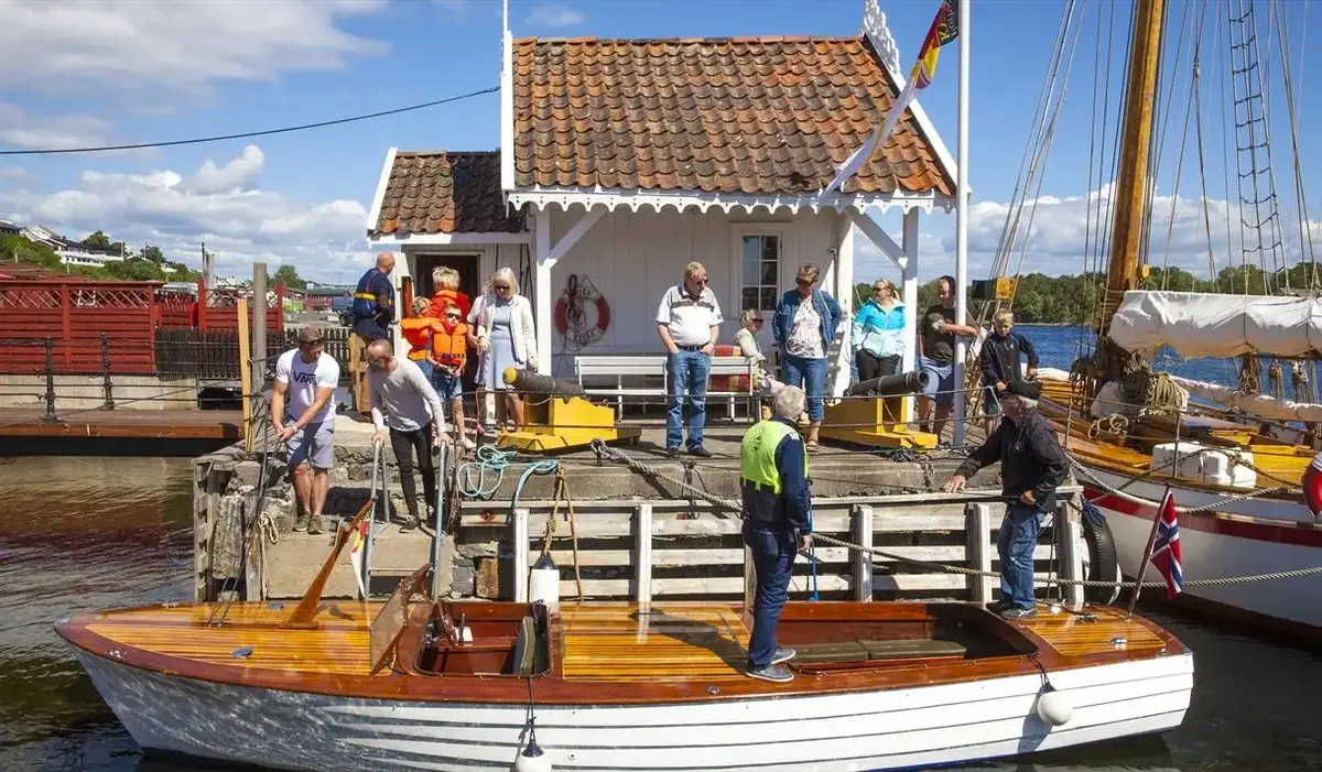Langesund haven, houten huizen en Skagerrak kustlijn in Telemark, Noorwegen