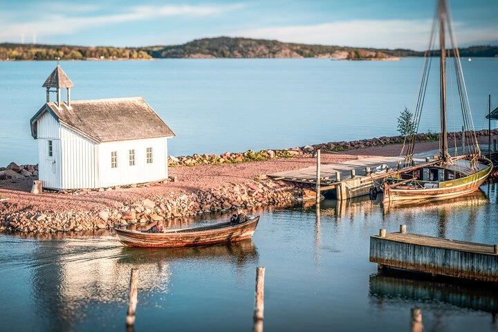 Mariehamn waterkant, marina en kleurrijke stad in de Åland-eilanden