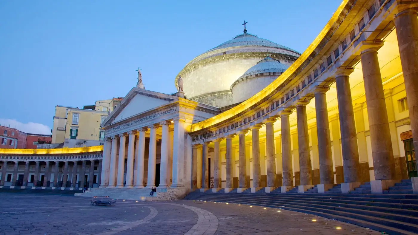 Napels waterkant, Berg Vesuvius en historische stad in Zuid-Italië