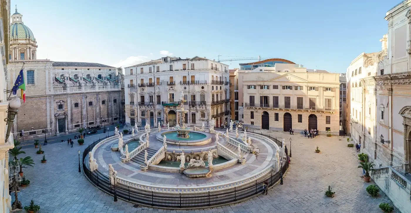 Palermo skyline, historische architectuur en mediterrane waterkant in Sicilië