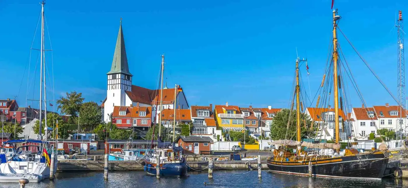 oude stad van Rønne, haven en Bornholm kust in Denemarken