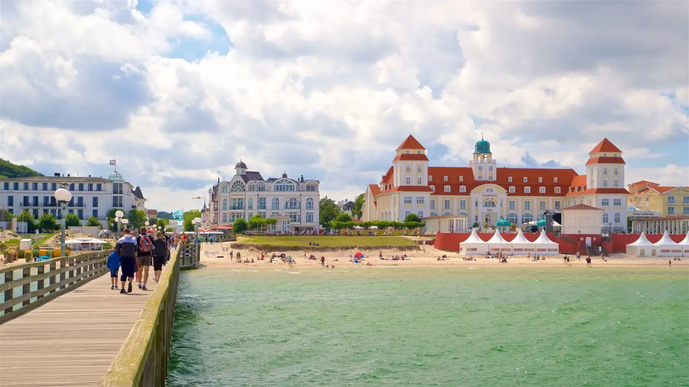 Swinoujscie strand, vuurtoren en Oostzeekust in Polen