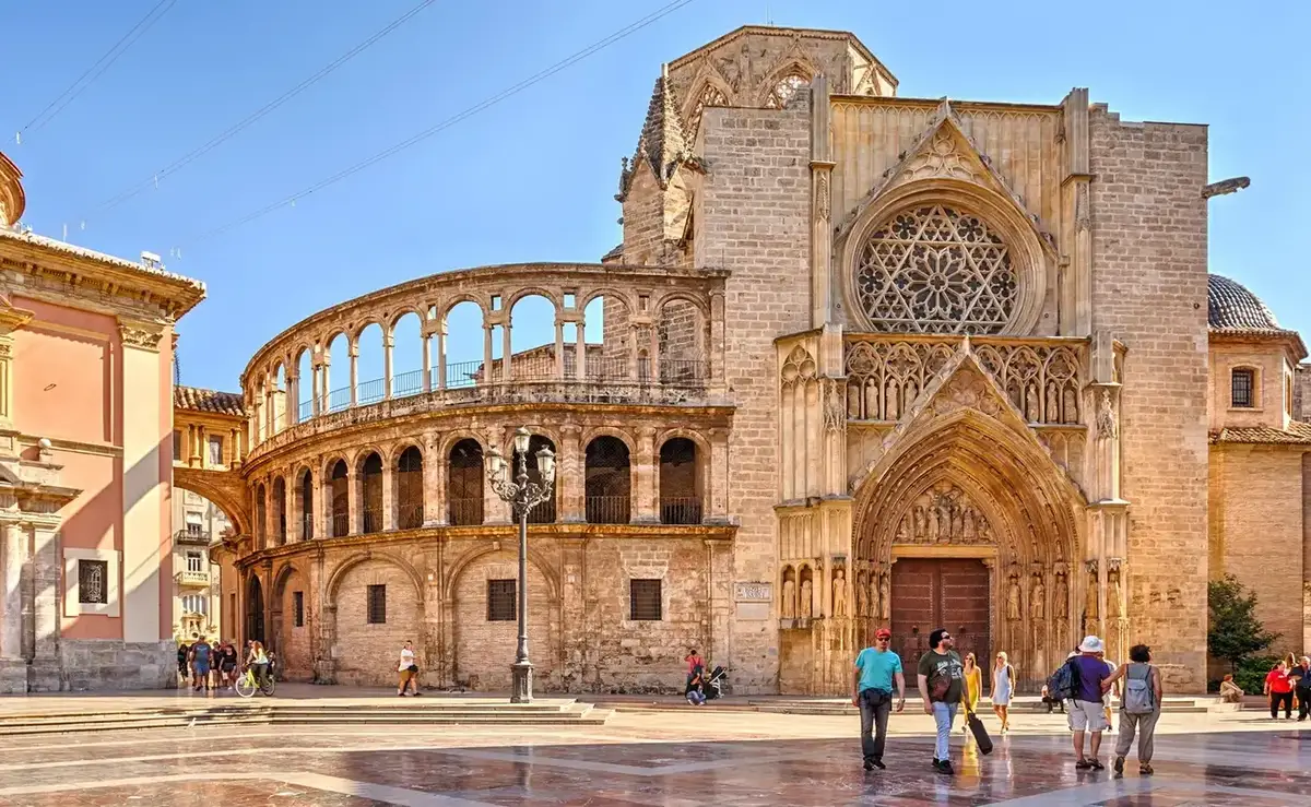 Oude stad van Valencia, Stad van Kunsten en Wetenschappen en mediterrane waterkant in Spanje