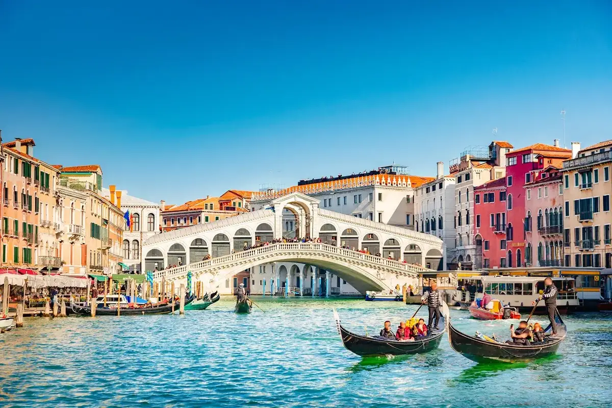 Canal Grande, historische paleizen en lagunelandschap van Venetië in Italië