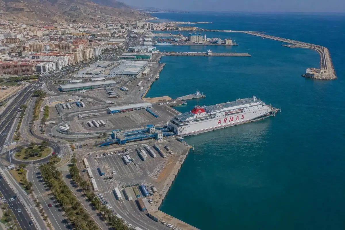 Veerboot voor de route Almería naar Melilla