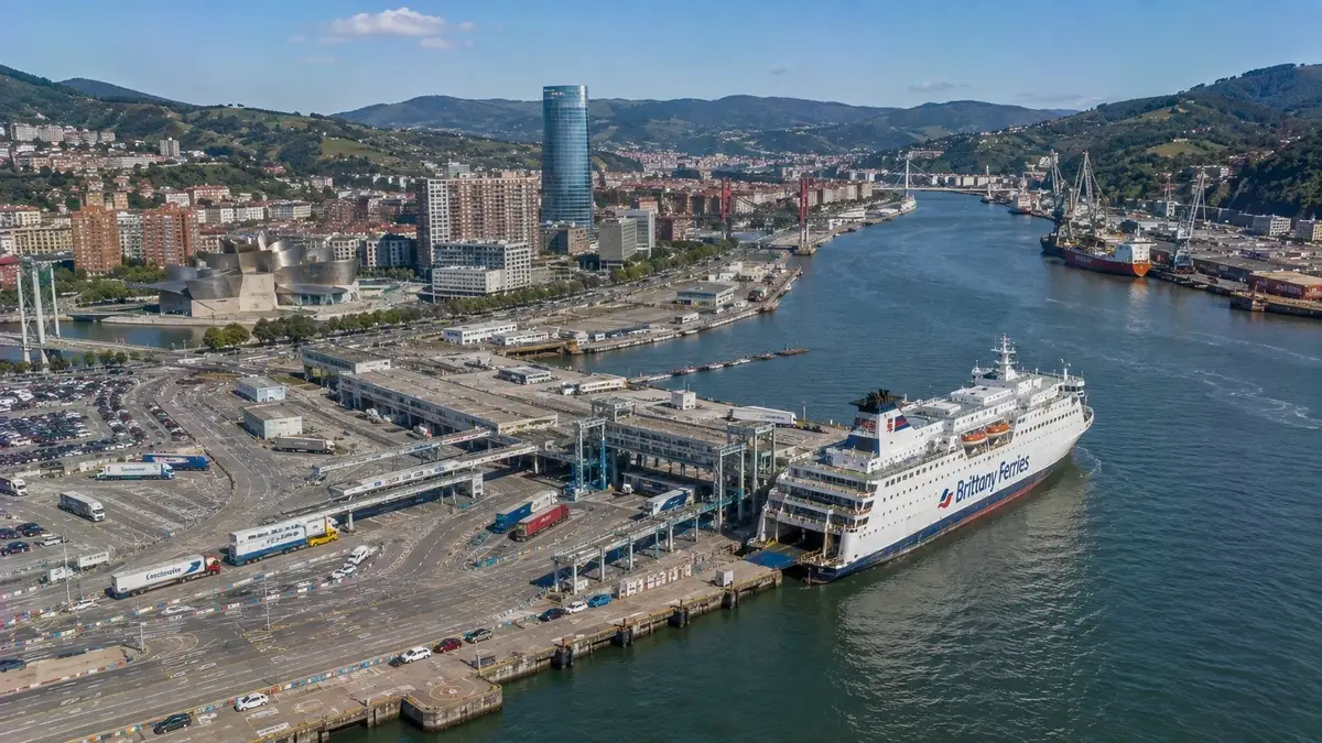 Haven van Bilbao passagiersveerbootterminal in Zierbena