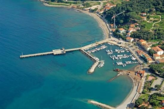 Veerbootbestemming Cavo in Italië