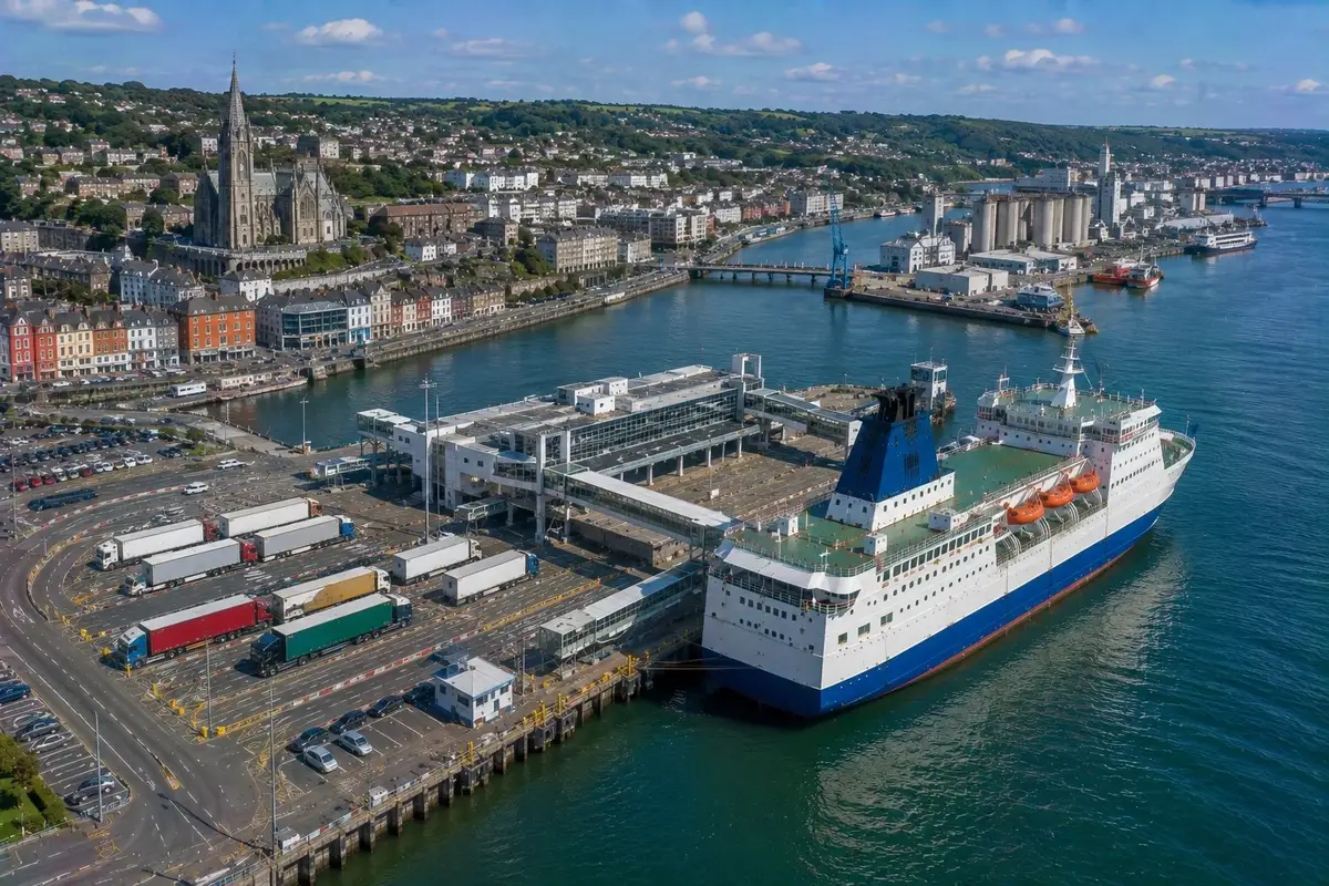 Ringaskiddy passagiersveerbootterminal in Cork Haven