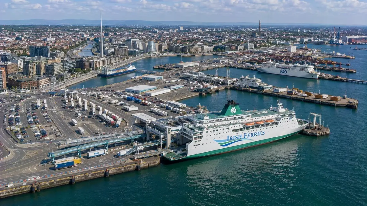 Passagiersveerbootterminals en haven bij Dublin Haven in Ierland
