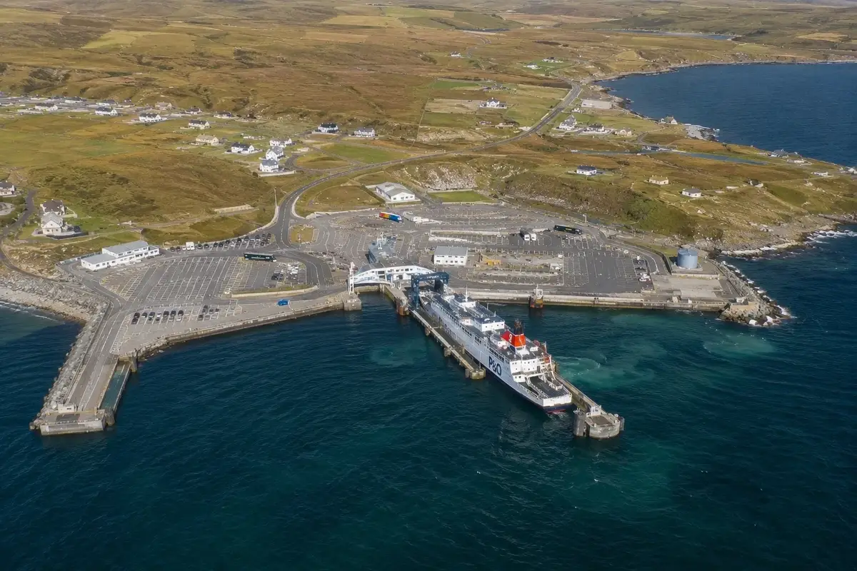 Gills Bay veerbootterminal op de Pentland Firth in Caithness, Schotland