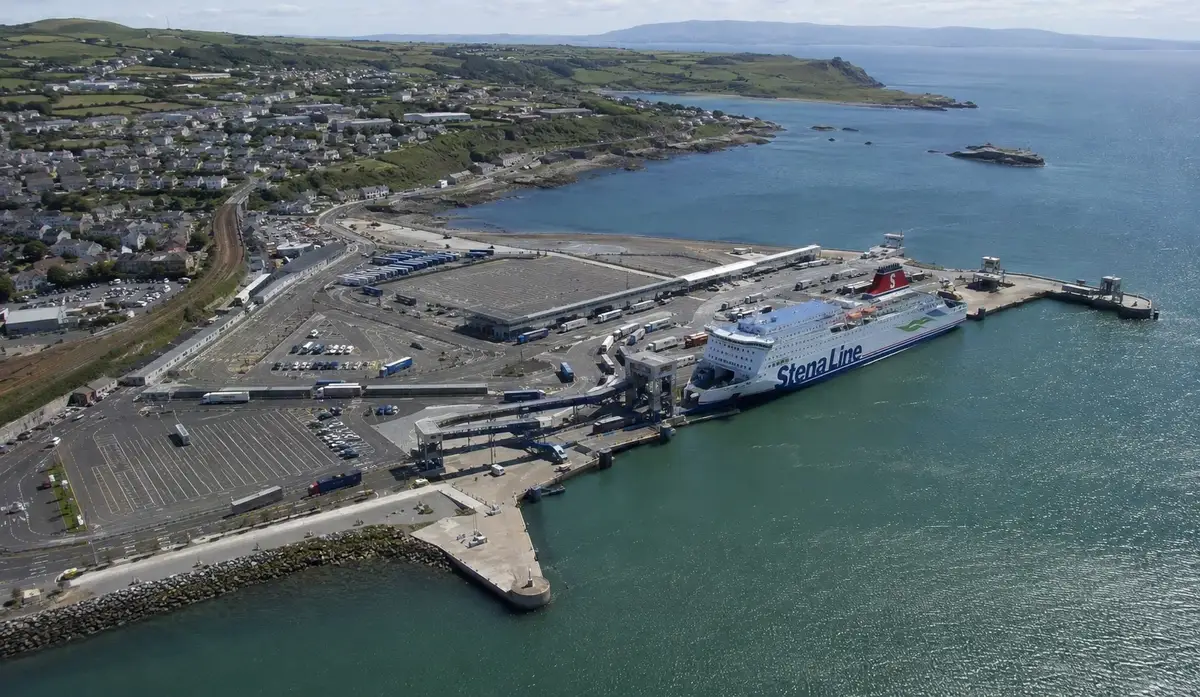 Holyhead passagiersveerbootterminal en haven op Anglesey
