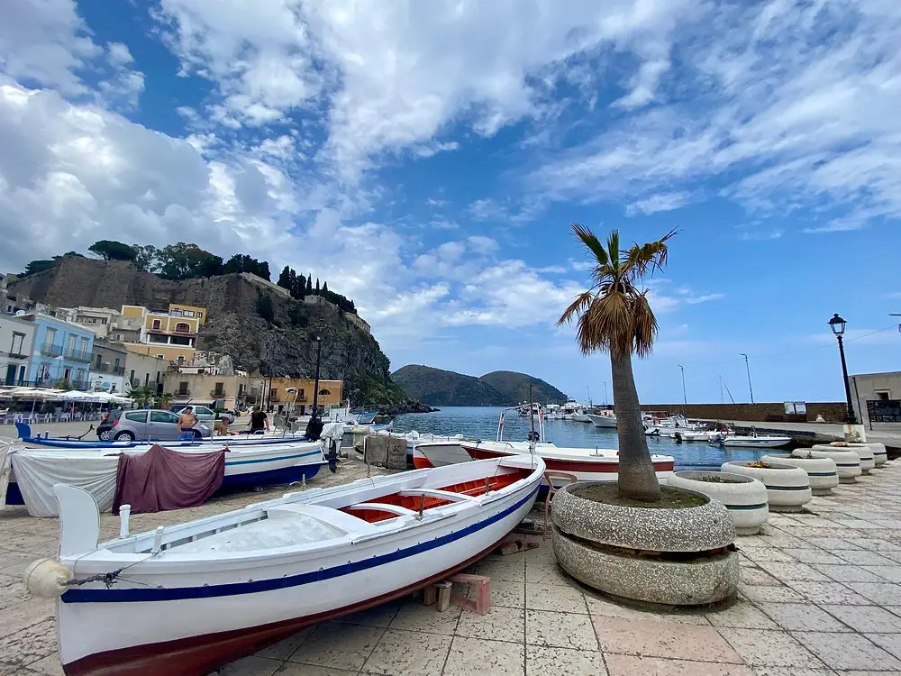 Veerbootbestemming Lipari in Italië