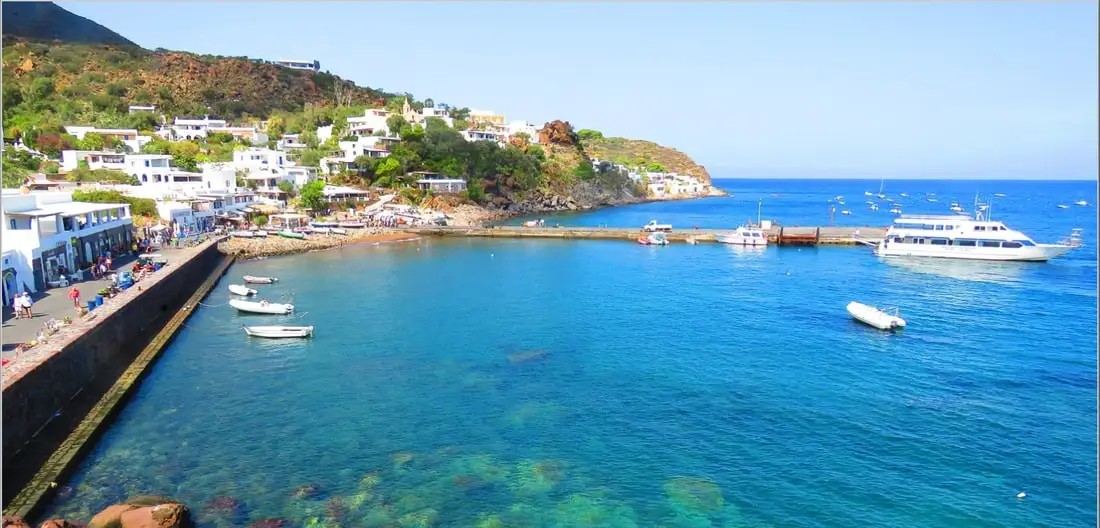 Veerbootbestemming Panarea in Italië