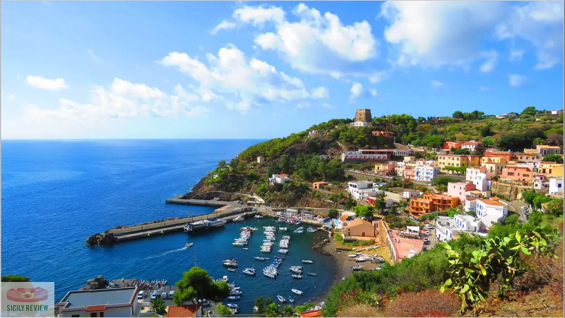 Veerbootbestemming Ustica in Italië