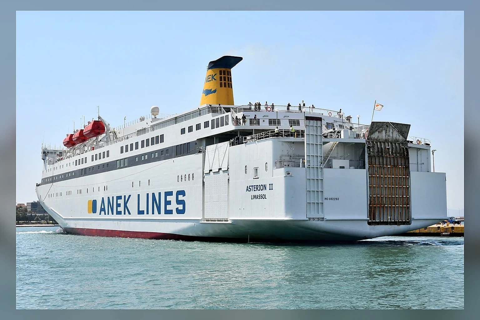 Passagiersveerboot van ANEK Lines voor Kreta