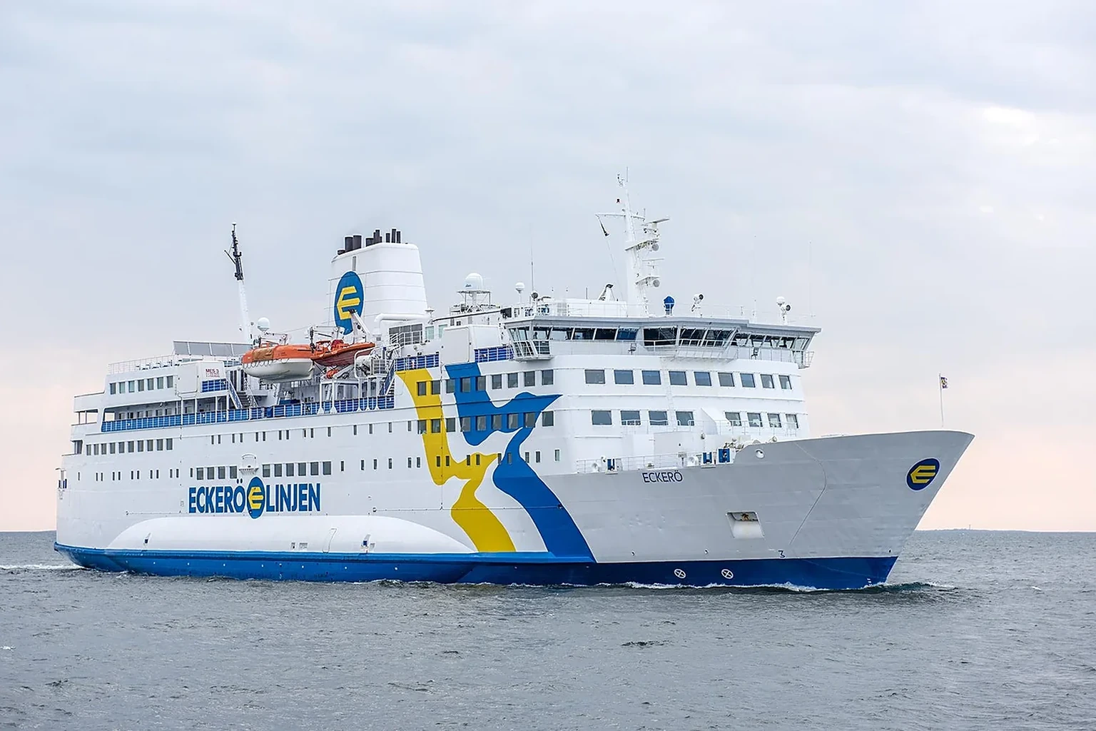 Eckerö Linjen passagiers- en autoveerboot op de Ålandzee
