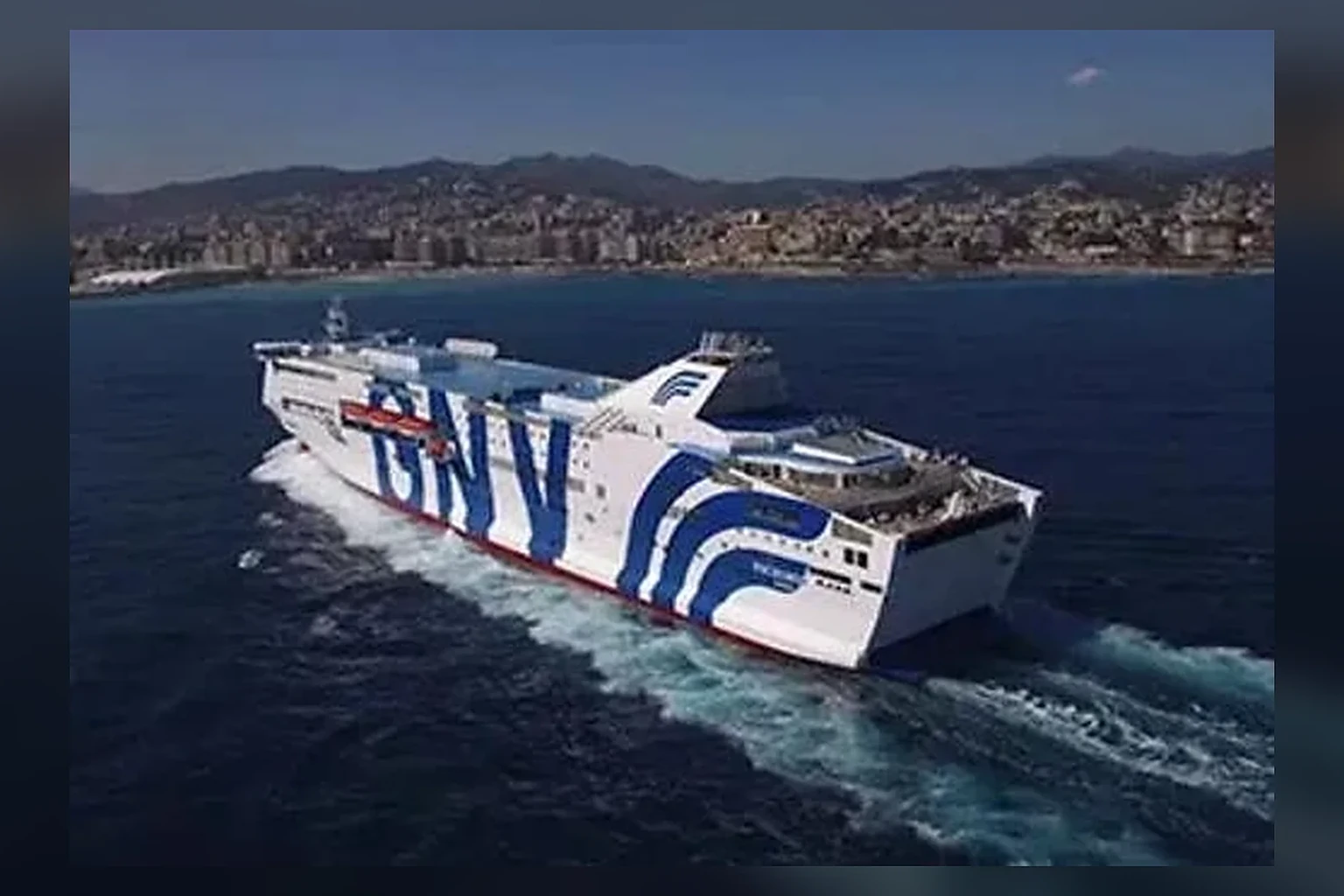 Passagiersveerboot van Grandi Navi Veloci op de Middellandse Zee
