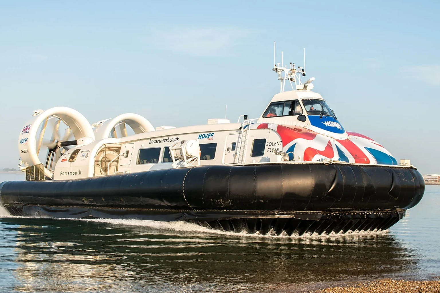 Hovertravel-overtocht per passagiershovercraft over de Solent