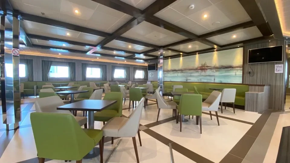 passagierslounge aan boord van Ciudad de Valencia