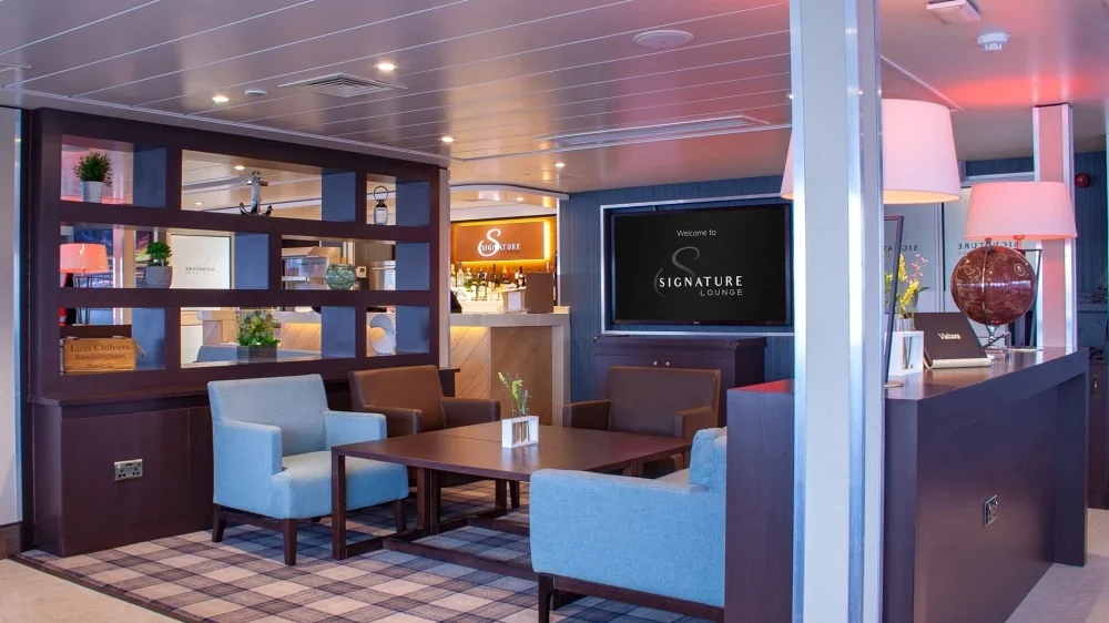 Kenmerkende Lounge aan boord van een Red Funnel veerboot