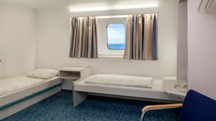 Rolstoeltoegankelijke hut aan boord van een TT-Line veerboot